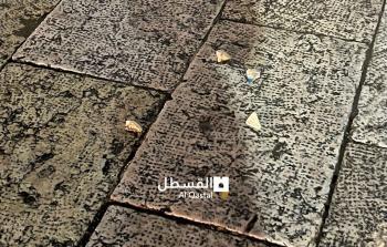 جانب من حجارة مصلى قبة الصخرة التي سقطت الاثنين