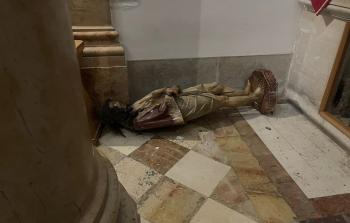 صورة حية من اعتداء المستوطنين على كنيسة 