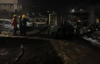 مستوطنون يحرقون عشرات المركبات الفلسطينية في نابلس