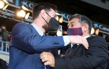 لقاء بين لابورتا وميسي في حفل الفيفا