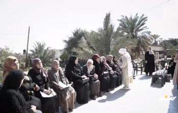 أمهات شهداء من جنين يقدمن واجب العزاء لعائلات بمخيم عقبة جبر