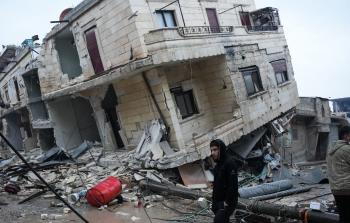 حصيلة الضحايا الفلسطينيين جراء الزلزال ترتفع إلى 89
