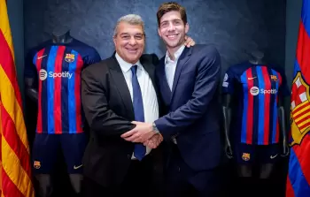 رسمياً: برشلونة يعلن تجديد عقد سيرجي روبرتو