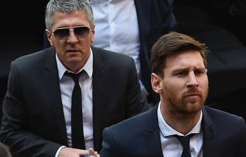 ما سبب زيارة والد ميسي للسعودية؟