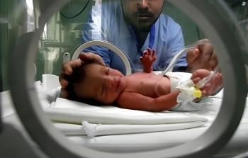 حاضنة مواليد جدد في قطاع غزة - أرشيف