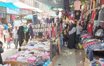 البسطات الشعبية.. مصدر رزق موسمي للعاطلين عن العمل