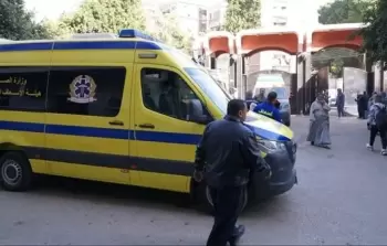 مصري يقتل نجله بين المارة بطريقة مروعة