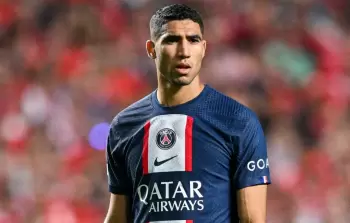 هل يرحل أشرف حكيمي عن باريس سان جيرمان؟