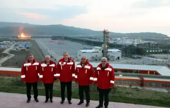 بشّر المواطنين بعام مجاني.. أردوغان يدشن استخراج الغاز من البحر الأسود