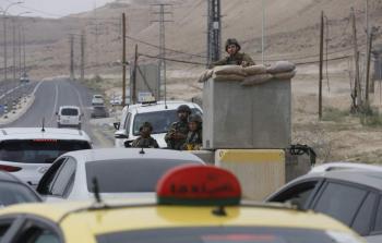 الاحتلال يشدد اجراءات التنقل عبر الحواجز في الضفة ويغلق مداخل أريحا