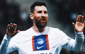 قرار ميسي يمنح الأمل لباريس سان جيرمان ويحبط برشلونة