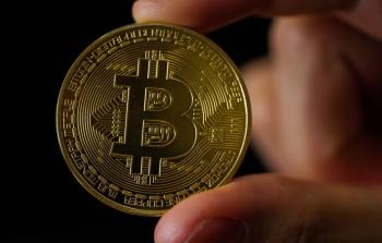 بتكوين يهبط بشكل حاد للمرة الأولى منذ 5 أشهر