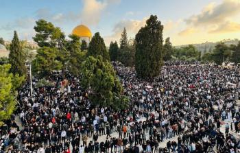 120 ألف مصلٍّ يؤدون صلاة العيد في الأقصى