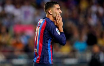 لاعب برشلونة يرحب بالعودة إلى الدوري الإنجليزي