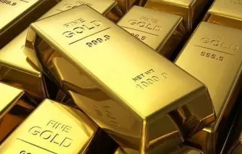 الذهب يهبط بعد صعود الدولار مع استمرار محادثات سقف الدين