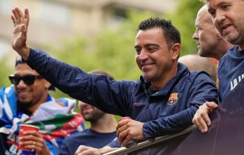 ماذا قال تشافي عن تمديد عقده مع برشلونة؟