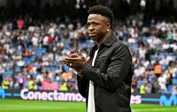 هل سيشارك فينسيوس في مباراة إشبيلية وريال مدريد؟