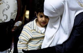 زوجة الشهيد خضر عدنان وأحد أبنائه