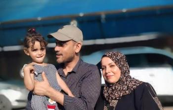 الشهيد خليل البهتيني وزوجته وطفلته
