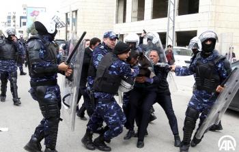 أجهزة السلطة تعتدي على الشهيد خضر عدنان (أرشيف)