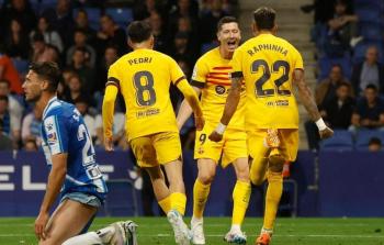 برشلونة يتوّج بلقب الدوري الإسباني للمرة السابعة والعشرين