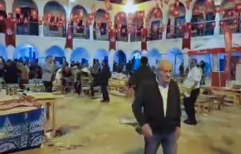 من داخل الكنيس اليهودي بتونس