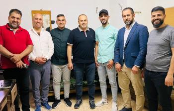 نعمان الثالث من اليمين