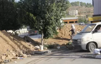 غضب بمخيم طولكرم بعد محاولة السلطة إزالة حواجز تعرقل اقتحامات الاحتلال