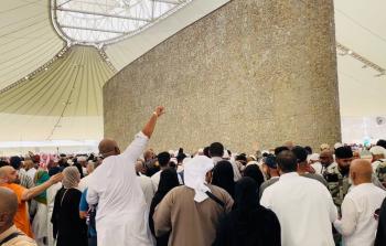 حجاج بيت الله يرمون الجمرات ثاني أيام التشريق
