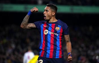 عرض جديد من نيوكاسل لضم رافينيا لاعب برشلونة