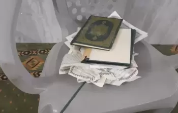 آثار تمزيق المستوطنين للقرآن في مسجد عوريف