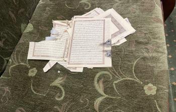 مستوطنون يحرقون مصحفاً خلال اعتداءات على المساجد بالضفة