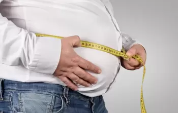 بينها ماء الكمون..7 مشروبات صباحًا لحرق دهون البطن
