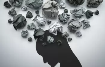 الأفكار السلبية تخلق حلقة مفرغة بدماغك.. وهذه الحلول لكسرها