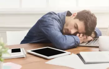دعوات لجعل القيلولة جزءاً من ساعات العمل الرسمي.. لهذا السبب