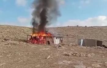 مستوطنون يحرقون مسكنا لفلسطيني شمال القدس المحتلة