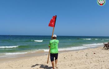 بلديات غزة الساحلية تصدر تنويهًا مهمًا حول السباحة في البحر
