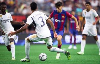 برشلونة يكتسح الريال بثلاثية في الكلاسيكو الودي