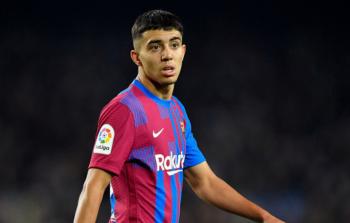أخوماش ينتقل إلى فريق جديد بعد رحيله عن برشلونة