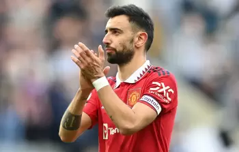 موقف برونو فيرنانديز نجم اليونايتد من اللعب في الدوري السعودي