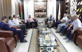 بلدية النصيرات تبحث مع أندية الوسطى تطوير المدينة الرياضية