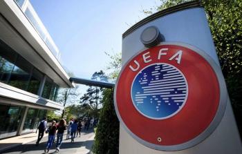 سبب غرامة الاتحاد الأوروبي على برشلونة ومانشستر يونايتد