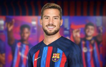 برشلونة يعلن التعاقد مع المدافع مارتنيز رسمياً