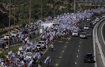 مشهد حي لاحتجاجات الإسرائيليين ضد قانون 