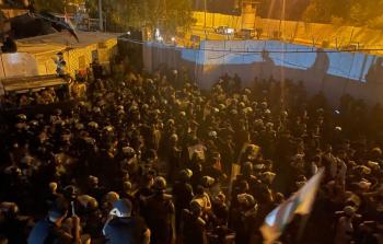 محتجون عراقيون أمام السفارة السويدية في بغداد اليوم