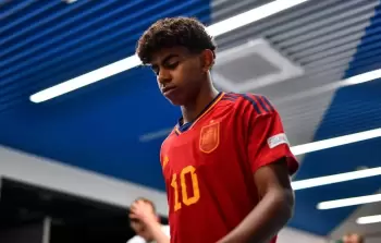 قرار مدرب إسبانيا بشأن لامين يامال يصدم منتخب المغرب