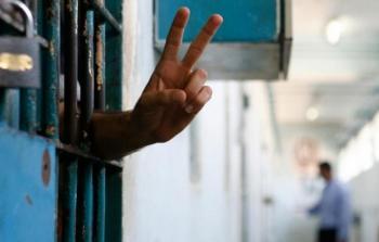 9 معتقلين إداريين يواصلون إضرابهم عن الطعام