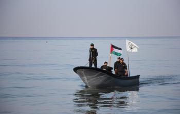 الشرطة البحرية تُنقذ مواطناً فُقدت آثاره في عرض 