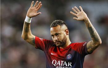 نيمار في طريقه لمغادرة باريس سان جيرمان