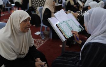 سيدة تسرد القرآن ضمن مشروع صفوة الحفاظ 2 بغزة